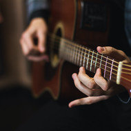 THE LIVING GUITAR