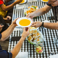 FRIEDEN BEWAHREN: RUNNING DINNER DER RELIGIONEN