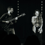 Into Gold | Leuchtende Klanglandschaften aus Neo-Soul und Pop