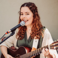 Live-Musik im Biergarten mit Marie Hartung