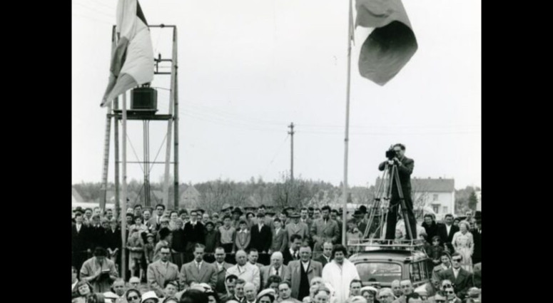 cropped-1747312128-stadtaa_40100_fotosammlung_fs_fa_b_3989-pater-pire-grundsteilegung-mai-1957-574x768
