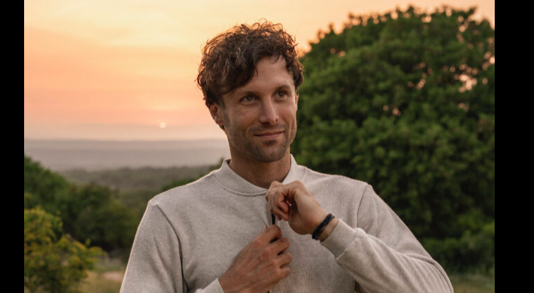 cropped-1760970369-adrian-winkler-press-single-pic-1-683x1024