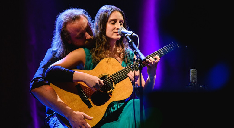 cropped-1772711204-4-hands-one-guitar_web
