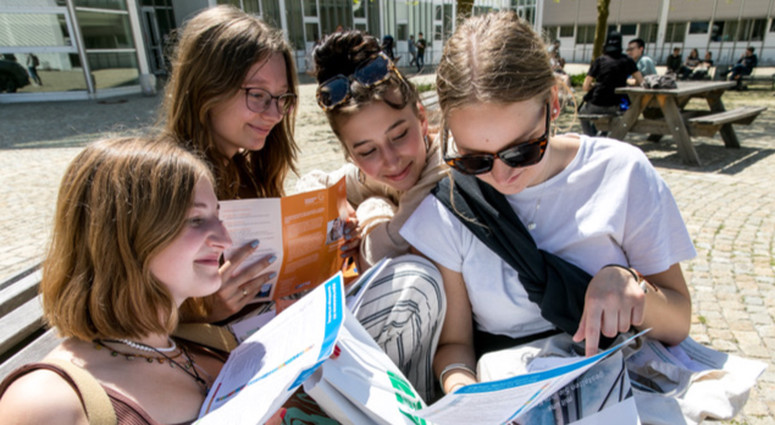 cropped-1773389687-hsk_hochschulmesse_1011