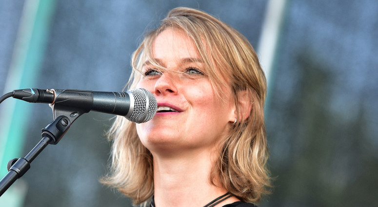 cropped-1778150404-yasi_hofer_-_burg_herzberg_festival_2024_05