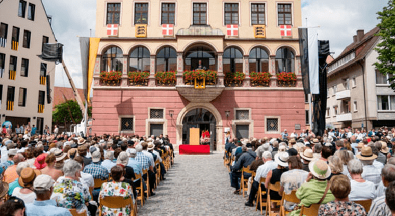 cropped-1783331942-schwoermontag_ulm_weitwinkel