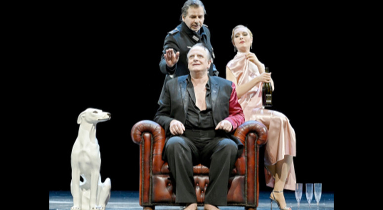 cropped-1788423577-92-16-theaterulmhinterdenkulissen_web