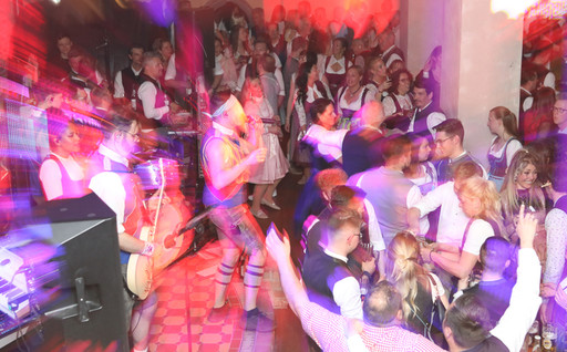 cropped-1774800474-xsortrachtnacht-bruder-media-102