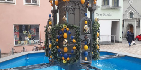 cropped-1647438824-rathausbrunnen