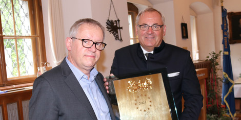 cropped-1659089209-2022-07-27-memmingen-erhalt-europaische-ehrenplakette-_01