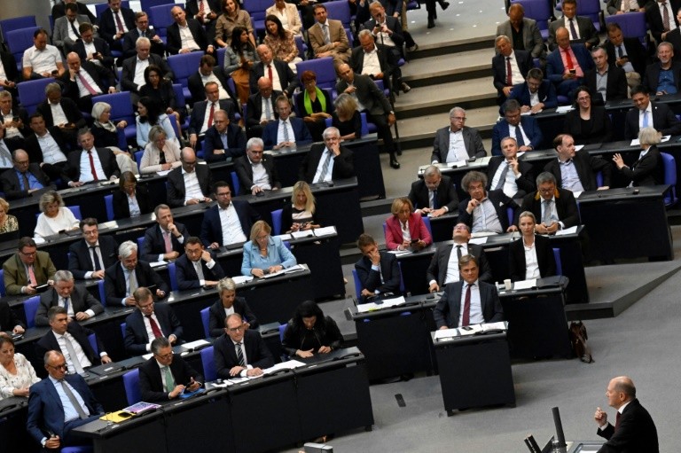 Bundestag diskutiert 200Milliarden