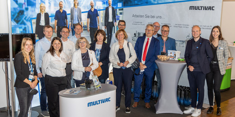 cropped-1674664924-die-gaste-der-freiraummesse-beim-besuch-am-stand-der-firma-multivac-c-allgau-gmbh-thomas-weigert