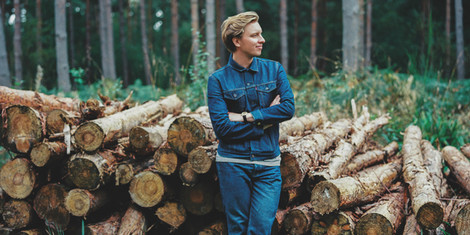 cropped-1680597295-george-ezra---2022---01---please-credit-alex-eden-smith_komp