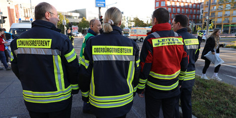 653aa62be343c-csm_23_10_22_von_links_katastrophenschutzreferant_frank_pintsch__ob_eva_weber__abuk-leiter_maximilian_graber_und__finanzreferent_roland_barth_32181ecd18