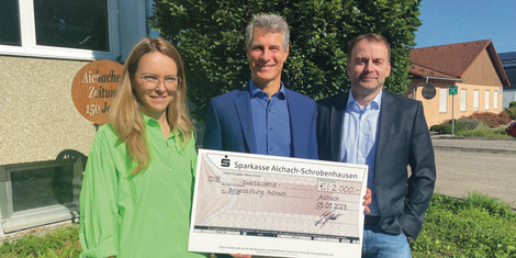 cropped-1701786014-spendenuebergabe-buergerstiftung-aichach-gruppenbild2