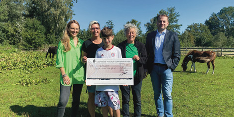 cropped-1701786023-spendenuebergabe-paulihof-2023-gruppenbild
