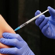 Pfizer verklagt Polen und Ungarn wegen Corona-Impfstoffen