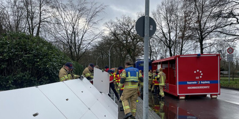 cropped-1705353754-csm_aufbau_mobiler_deich_2_c_sascha_stueber_e347ae11fe