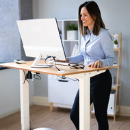 Bewegungsmangel am Arbeitsplatz? Mit diesen Übungen und Tipps bliebt man im Berufsalltag fit 