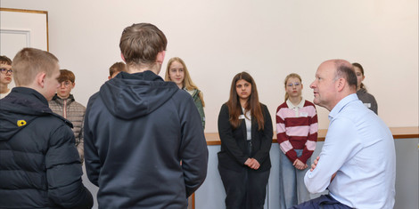 cropped-1744359604-girls-and-boys-day_im-landratsburo_ck