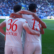 2:1 in Bochum: FCA-Youngster Kömür mit dem Lucky Punch in Unterzahl
