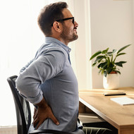 Verspannungen, Schmerzen, Haltungsschäden – So bleibt Ihr Rücken gesund
