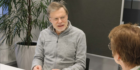 cropped-1746024062-2025-01-14-aktivsenioren_beratungssituation-dr.-arne-sch-affler_ck