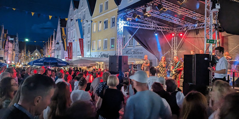 cropped-1749193995-reichsstrassenfest-abend-partystimmung---stadlmayr