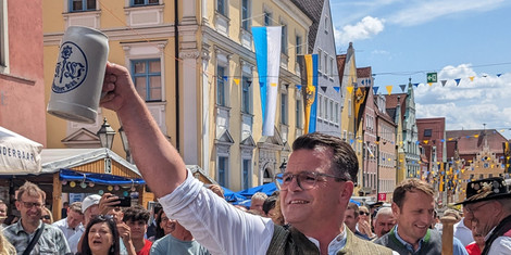 cropped-1749193962-reichsstrassenfest-bieranstich-sorre---stadlmayr