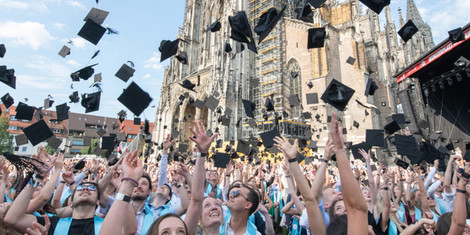 cropped-1752143253-hutwurf_abschlussfeier_2024