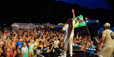 cropped-1753281363-crowd2