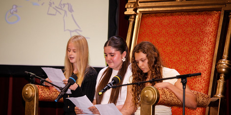cropped-1754032988-25_07_29_bild-1_21.-augsburger-lesebuch_foto_anna-kontratenko_stadt-augsburg
