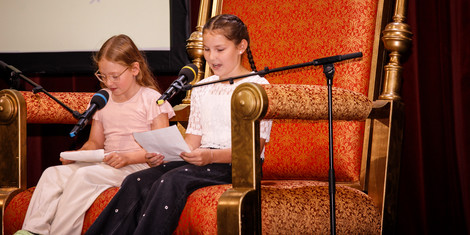 cropped-1754033027-25_07_29_bild-3_21.-augsburger-lesebuch_foto_anna-kontratenko_stadt-augsburg