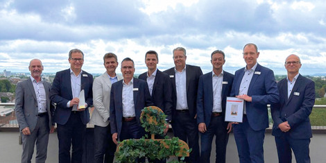 cropped-1754312888-deutsche-leasing-award---bild-2_querformat
