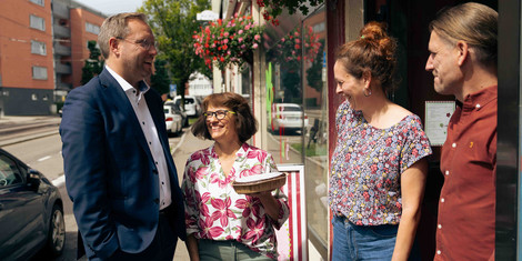 cropped-1754313148-2025-08-01-ob-besucht-cafe-canape_2