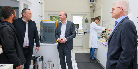cropped-1754564636-firmenbesuch-fa.-avangard-malz_jp-6