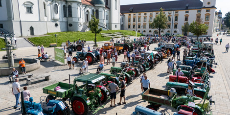 68a1fb024e15e-afw_oldtimer-traktoren-1