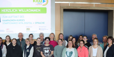 cropped-1760004930-gruppenbild-auftaktveranstaltung-kita.digital-001