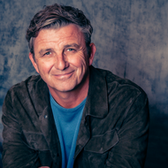 Den Stars und Sternchen so nah mit Jana: Hans Sigl im Interview – Der Bergdoktor-Darsteller über Liebe, Erfolg und sein Lebensmotto „Let Love Rule“