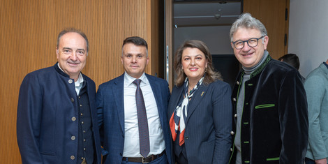 cropped-1761247221-251013-buchvorstellung-fas_007