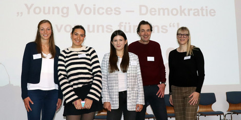 cropped-1761578555-young-voices_organisatoren_2