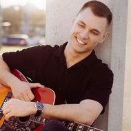 Den Stars und Sternchen so nah mit Jana: In den Songs von Nico Sücker schwingen Elvis, Status Quo, die Spider Murphy Gang und Andreas Gabalier mit 