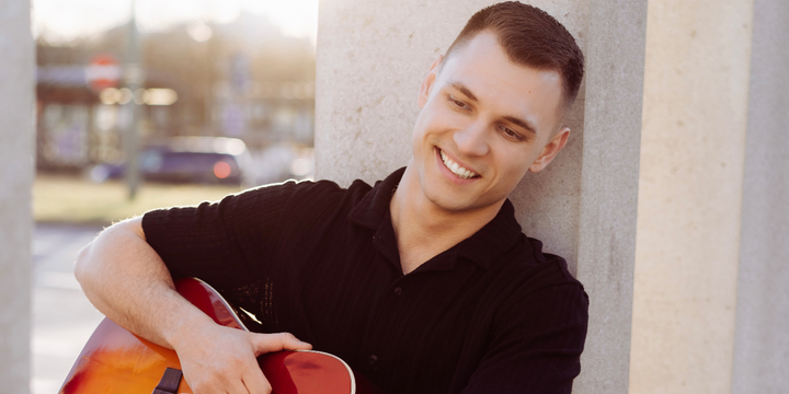 Den Stars und Sternchen so nah mit Jana: In den Songs von Nico Sücker schwingen Elvis, Status Quo, die Spider Murphy Gang und Andreas Gabalier mit