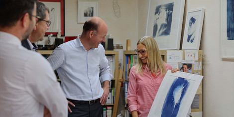 cropped-1764771143-2025-11-13-landrat-trifft-kultur-bei-regina-wieser_lp-1