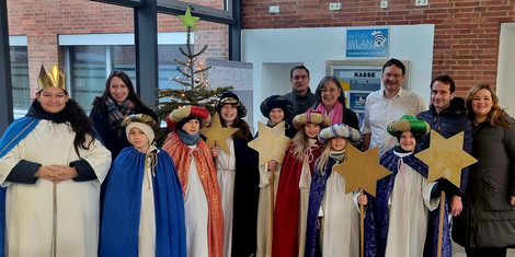 cropped-1767612427-2026-0002foto--sternsinger-bringen-segen-ins-landratsamtp014696699