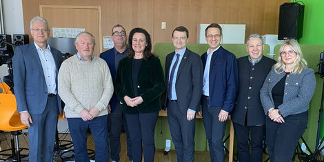 cropped-1771327080-2026-0060foto---danischer-generalkonsul-besucht-landkreis-gunzburg--austausch-zur-digitalen-bildungp014836009-