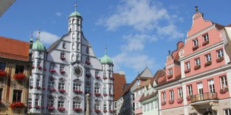 cropped-1778236921-csm_marktplatz_mit_steuerhaus_links__rathaus_mitte_und_grosszunft_rechts_64a3e8ea34