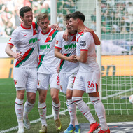 3:1 gegen Gladbach: FCA bleibt im Rennen um Europa