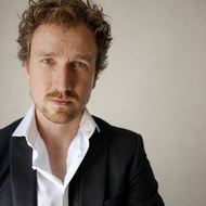 Den Stars und Sternchen so nah mit Jana: Jan Krauter im Interview – Ein Schauspieler mit Tiefgang begeistert mit seinen neuen Charakteren in der ZDF-Komödie "Fang mich doch!" und in der Comedy-Serie "Das Manko"