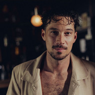 Den Stars und Sternchen so nah mit Jana: Schauspieler Klaus Steinbacher im Interview – Paraderollen in den Erfolgsserien "Das Boot", "Sisi", "Oktoberfest", "München Beats" und vielen weiteren Produktionen